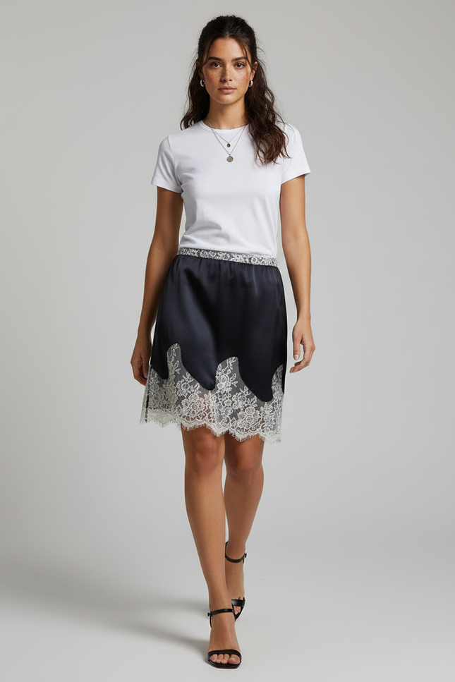 Jupe Dentelle Marine Satin Élégante