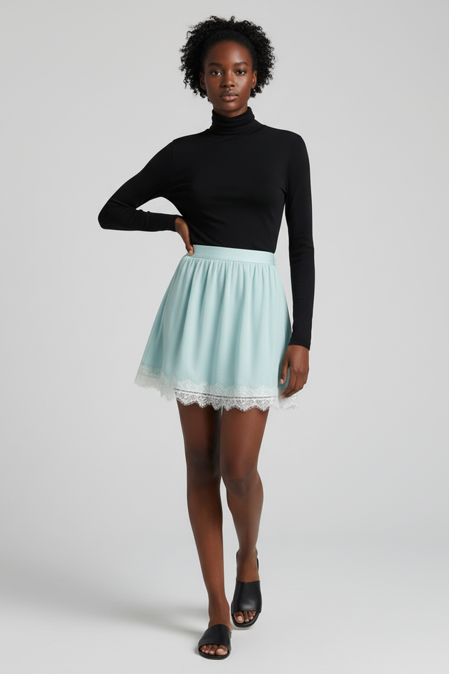 Jupe Dentelle Bleue Ciel Satinée Élégante