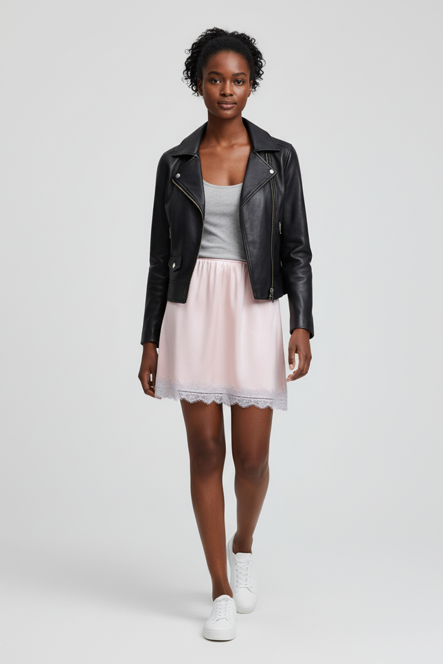 Jupe Dentelle Rose Pâle Satinée Élégante