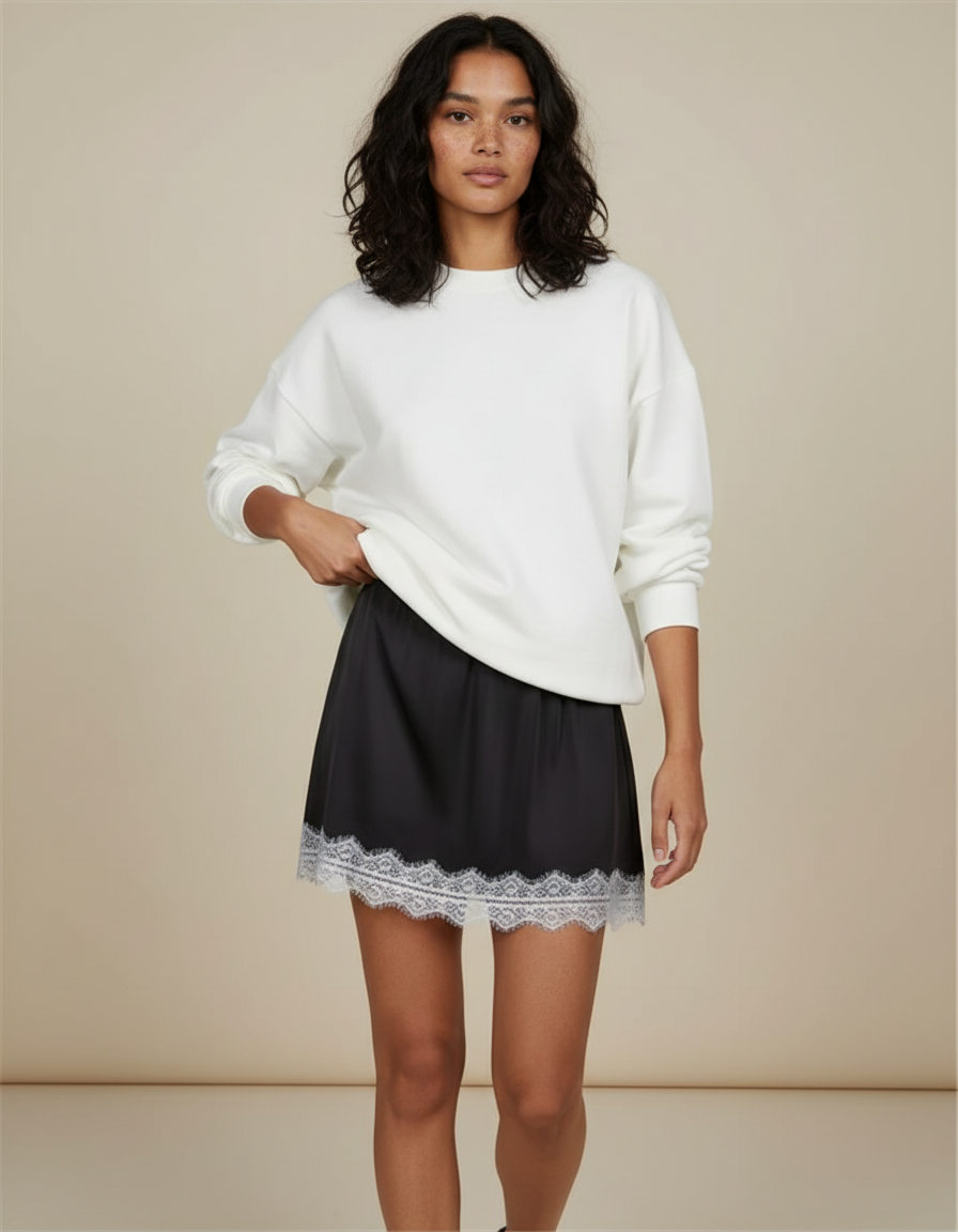 Jupe Dentelle Noire Satinée Chic Élégante