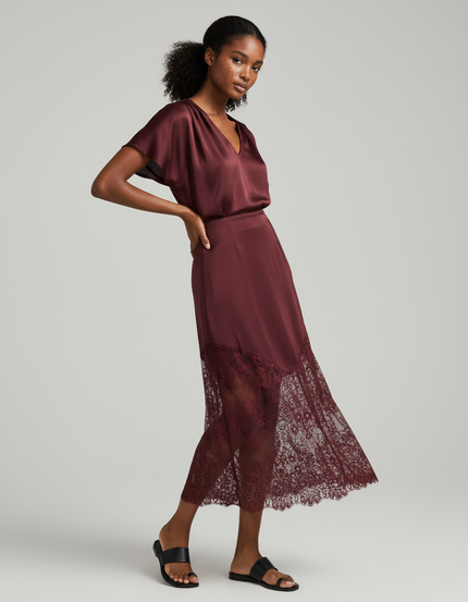 Jupe Dentelle Bordeaux Satinée Élégante