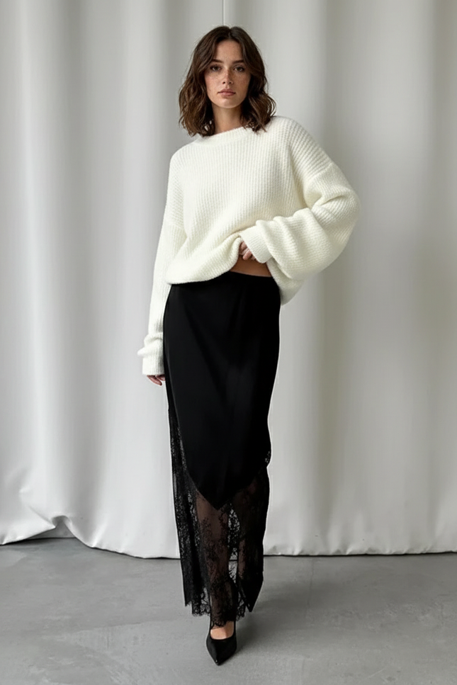 Jupe Dentelle Noire Asymétrique Satinée Élégante