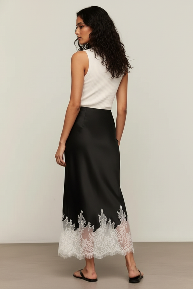 Jupe Dentelle Noire Satinée Élégante Sophistiquée