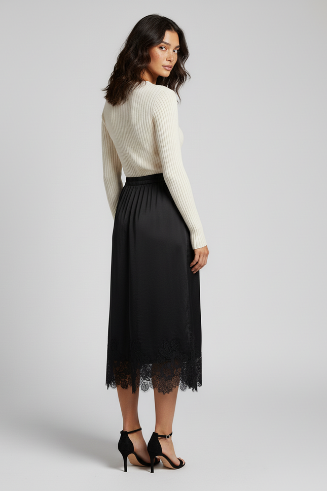 Jupe Dentelle Noire Satinée Élégante Précieuse