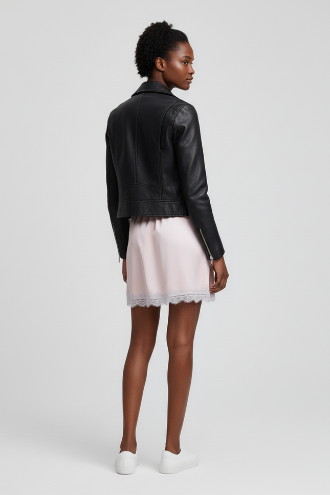 Jupe Dentelle Rose Pâle Satinée Élégante