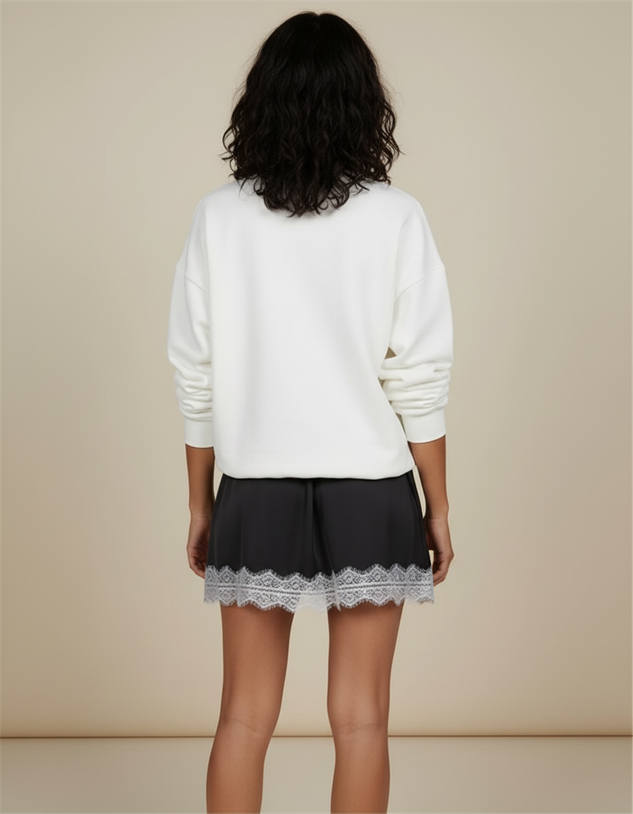 Jupe Dentelle Noire Satinée Chic Élégante