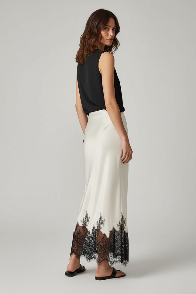 Jupe Dentelle Satinée Bordure Noire Élégante