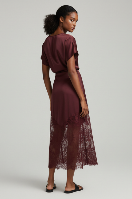 Jupe Dentelle Bordeaux Satinée Élégante