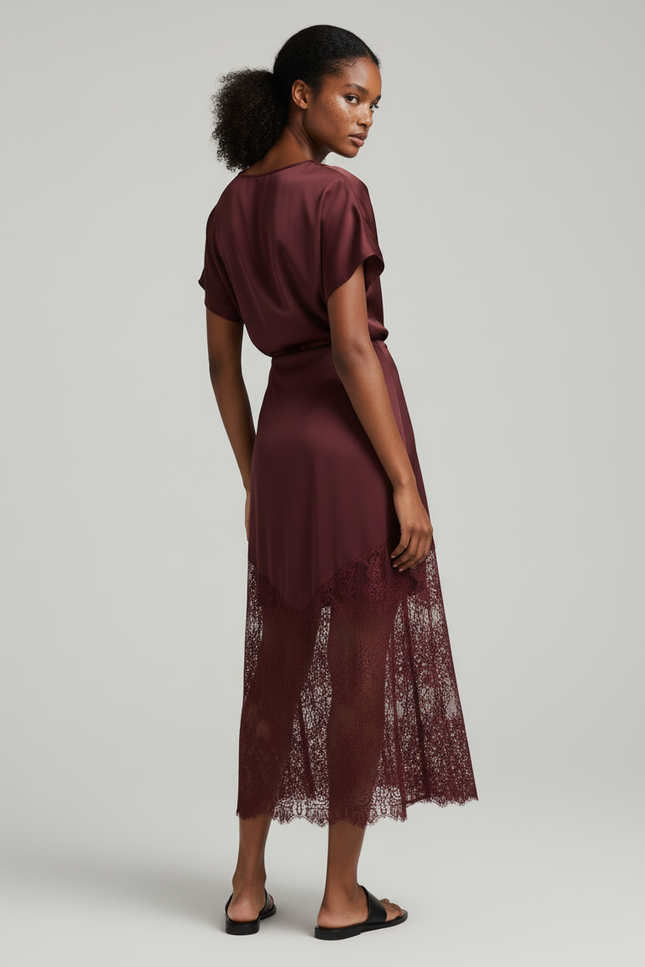 Jupe Dentelle Bordeaux Satinée Élégante